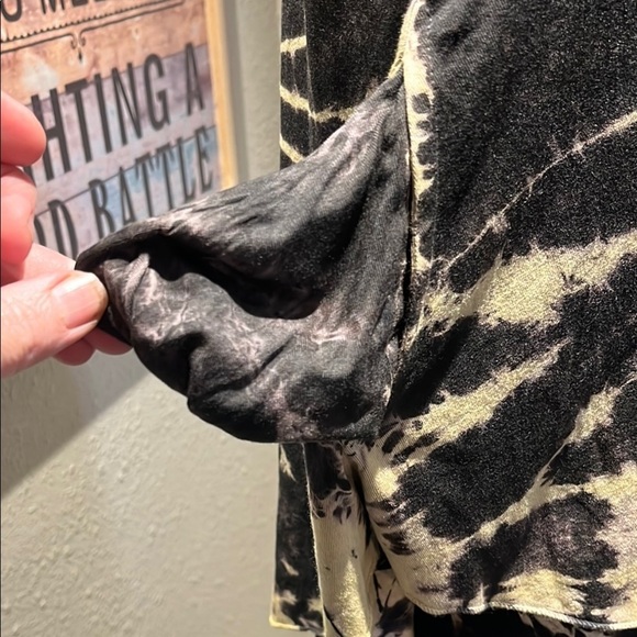 Black and White Spiral Tie-Dye Tank Top - Picture 3 of 16